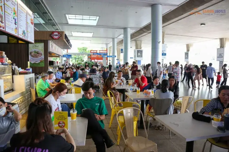 Dining at Tan Son Nhat Airport cafeterias