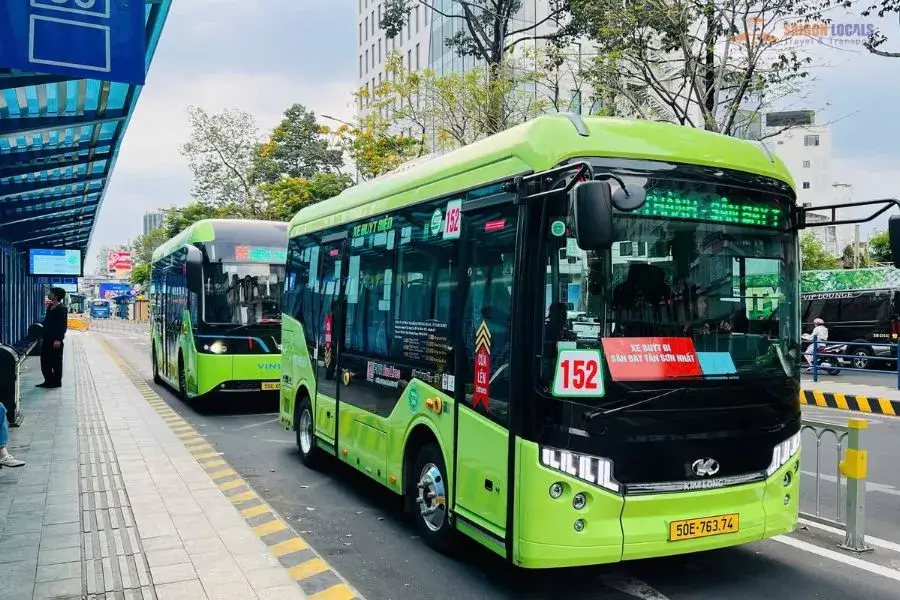 152 shuttle bus at Tan Son Nhat Airport