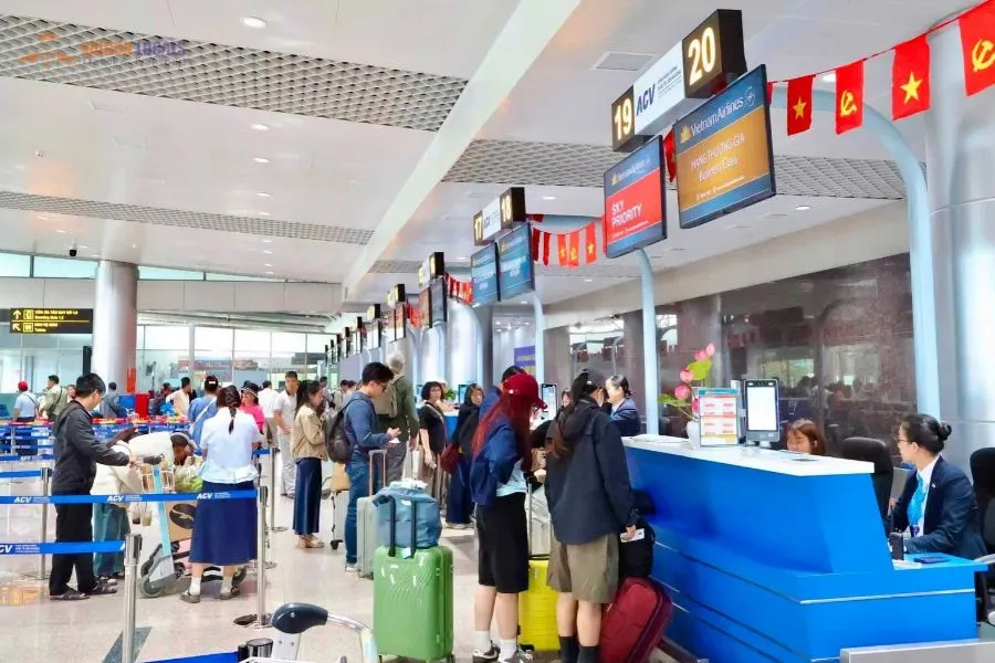 Departures hall at DLI