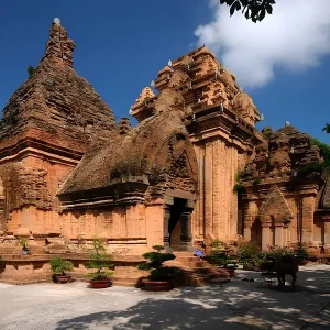 Quy Nhon To Mui Ne Luxury Car - Saigon Locals